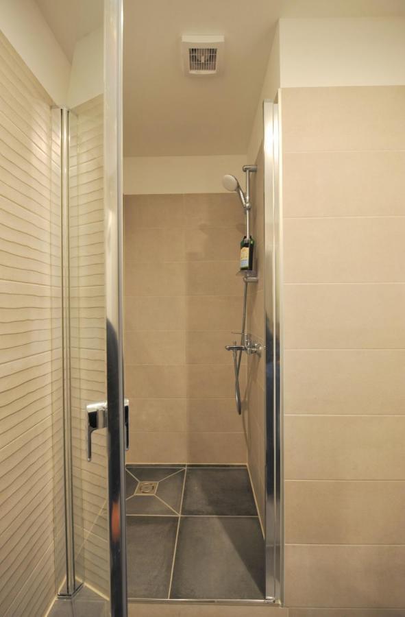 Comfort At Hanzas Residence, Near Cafes, Bars, Museums & Esplanade Butas *